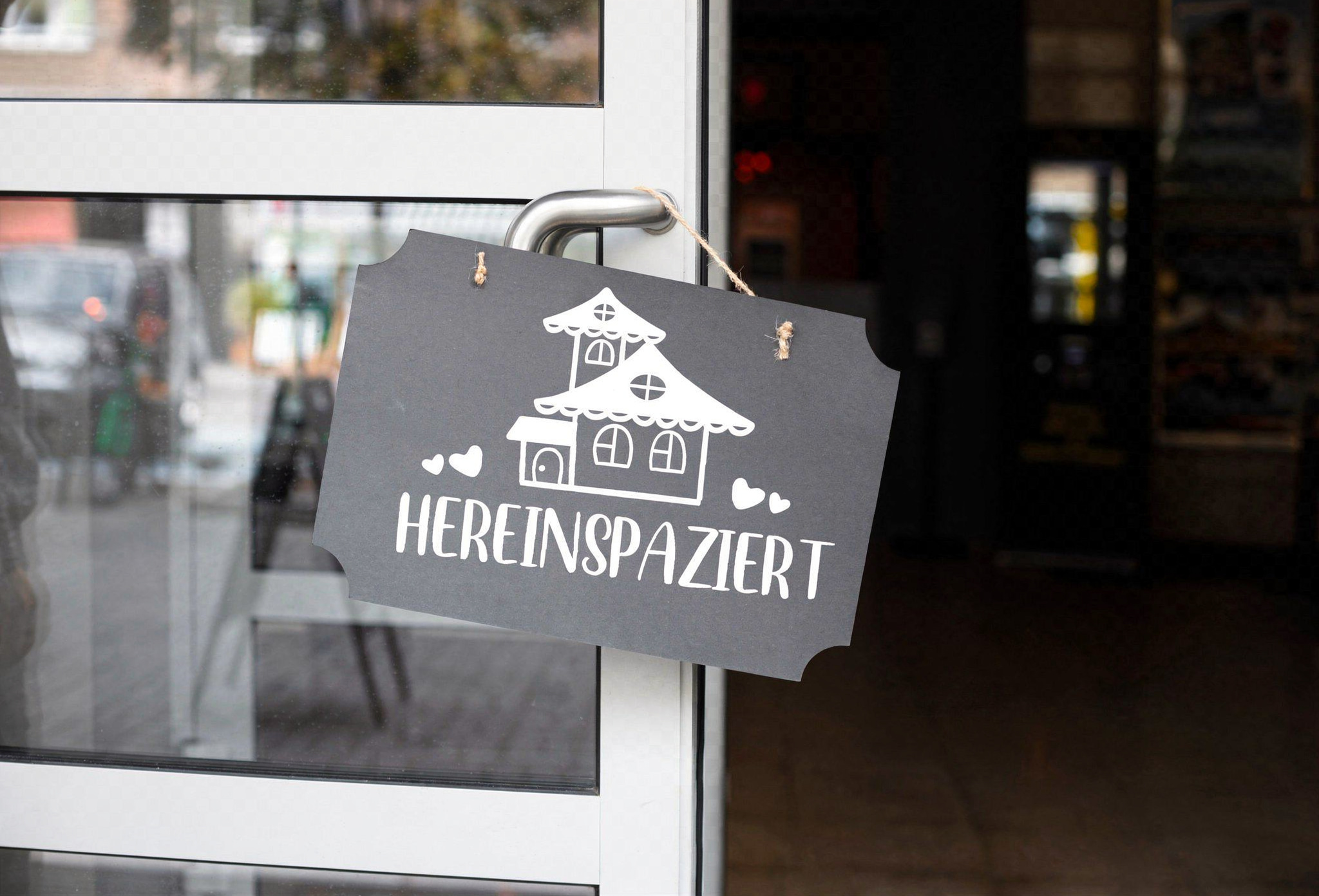 „Gemütliches Berghaus – Hereinspaziert“ - Selbstklebende Siebdruck-Schablone – Bild 3