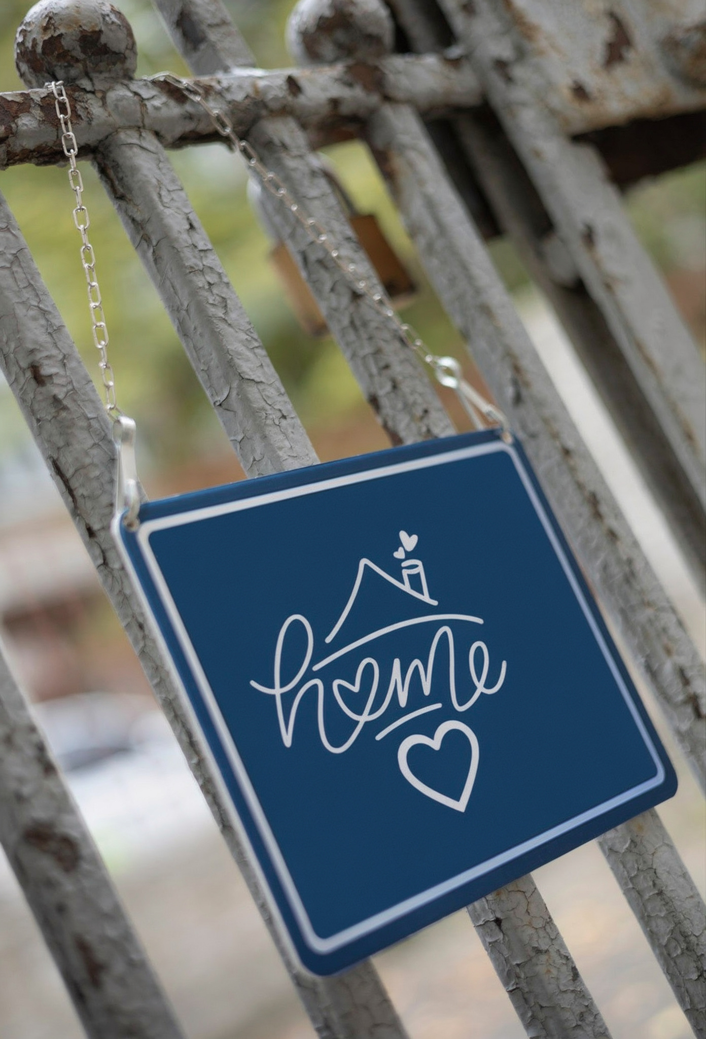 „Gemütliches Berghaus – Hereinspaziert“ - Selbstklebende Siebdruck-Schablone – Bild 4